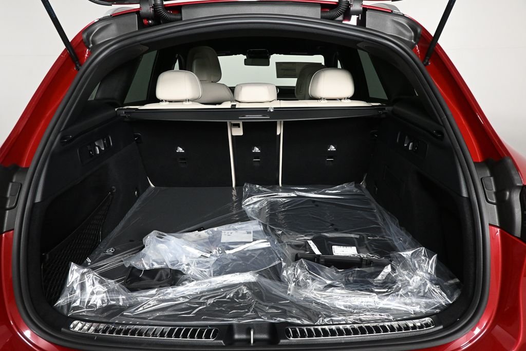 New 2026 MANUFAKTUR Patagonia Red Metallic Mercedes-Benz GLC 300 image 29