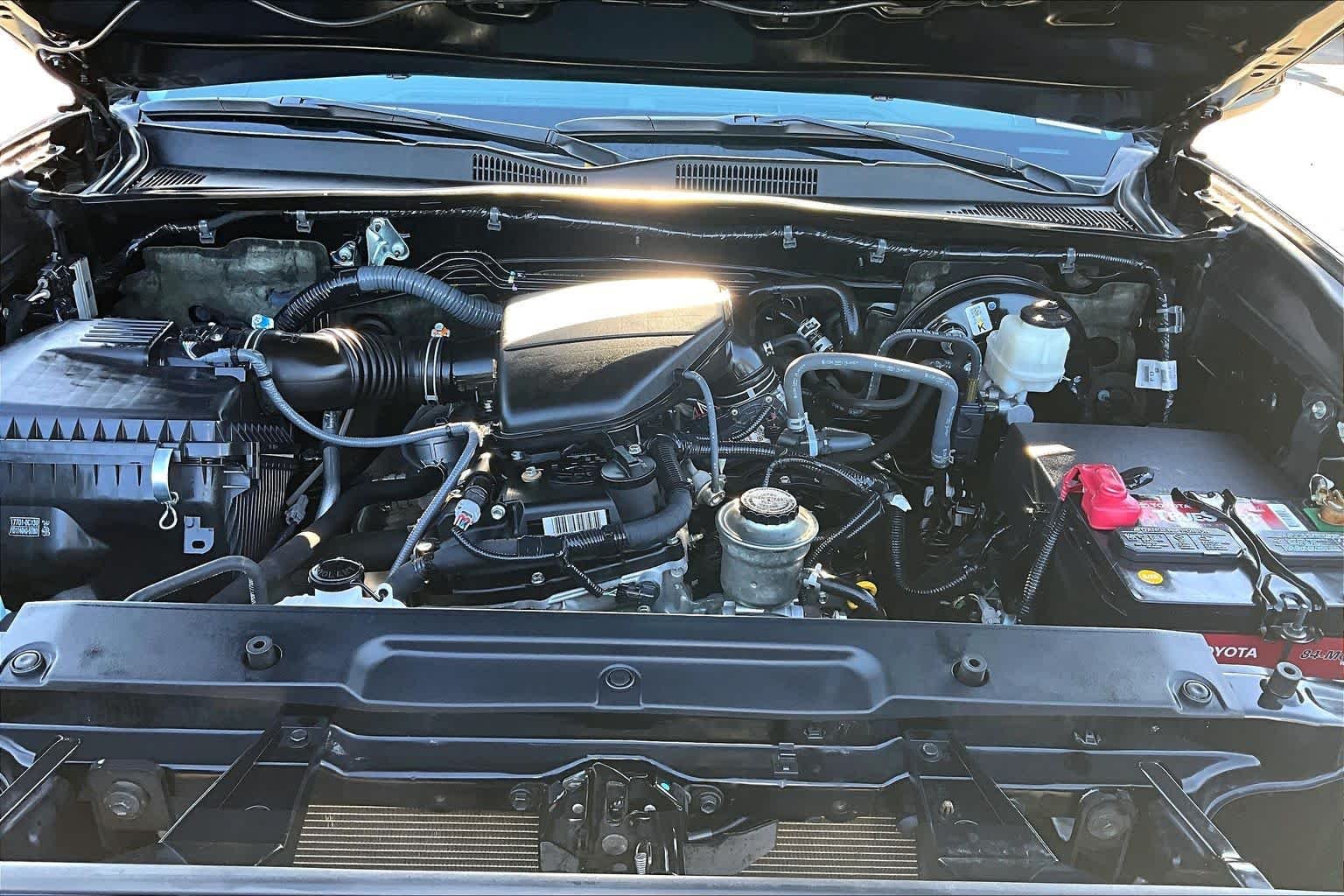 Used 2018 Midnight Black Metallic Toyota SR image 31