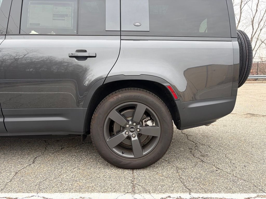 Used 2024 Gray Land Rover S image 10