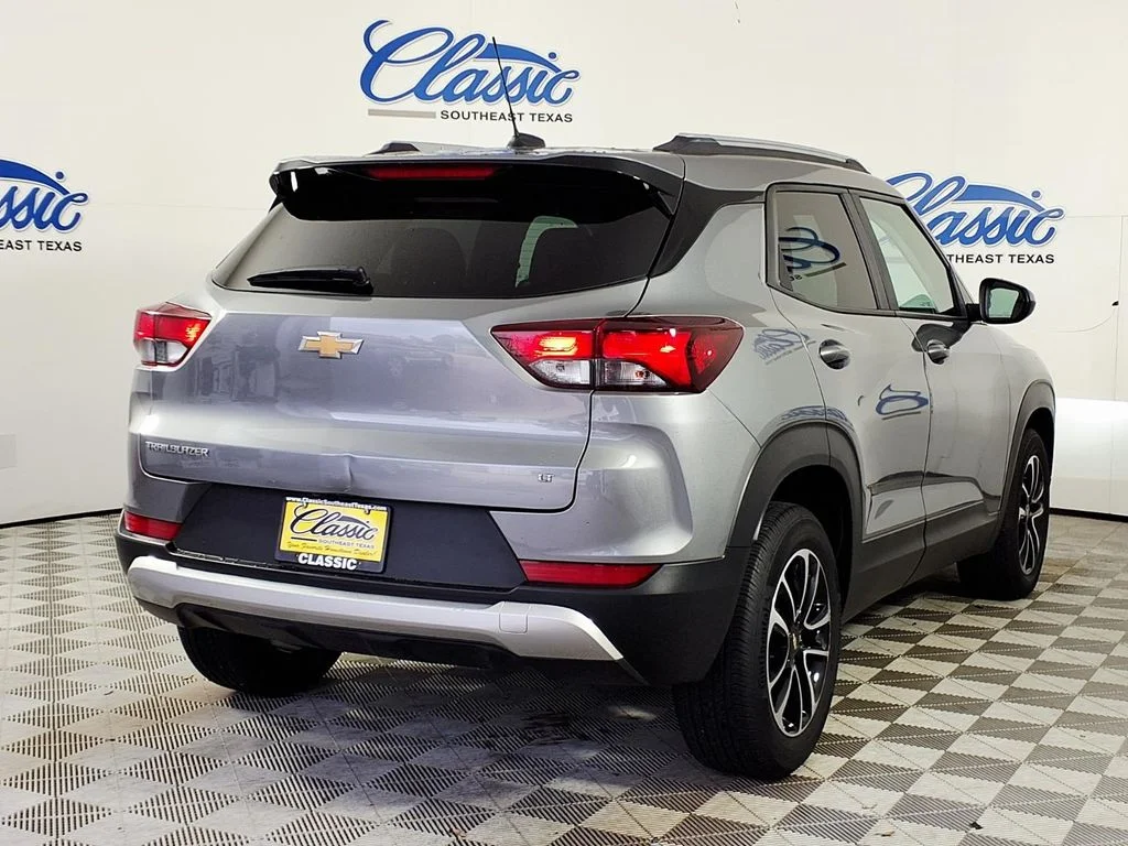 Used 2025 Gray Chevrolet LT image 6