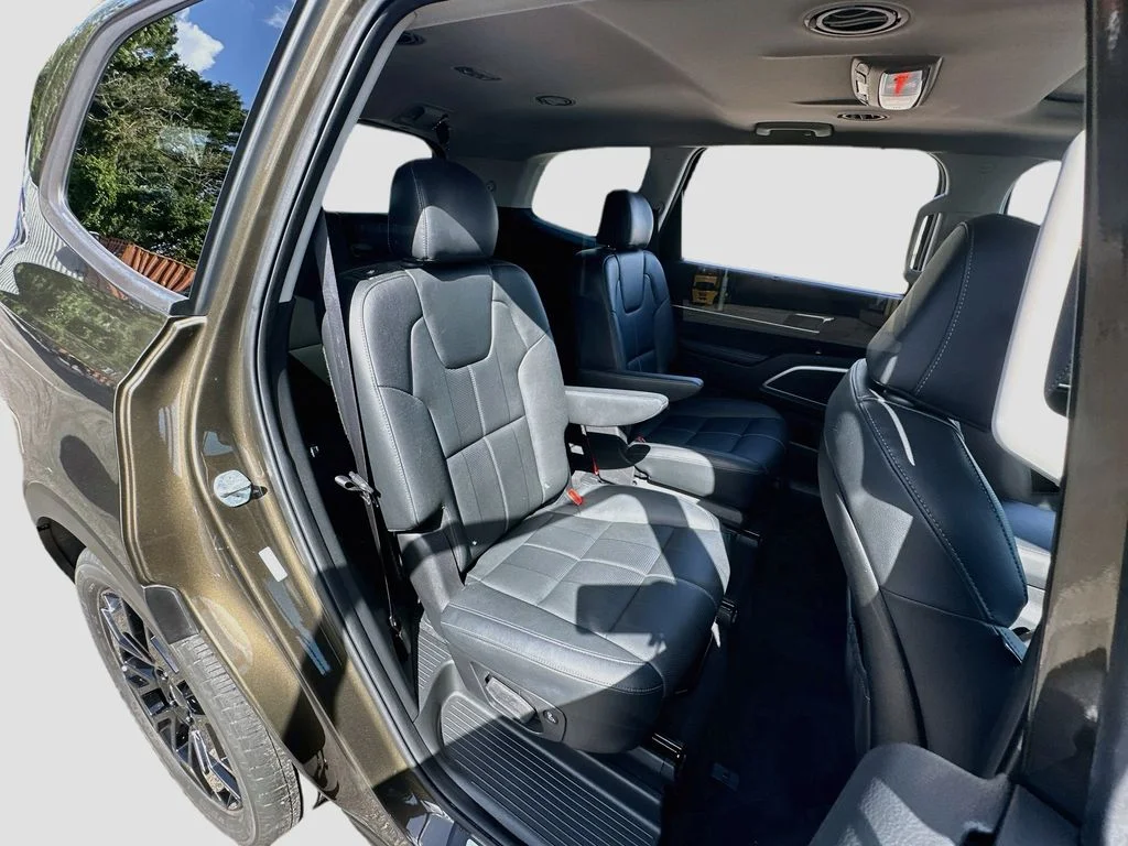 Certified Used 2022 Green Kia EX image 29