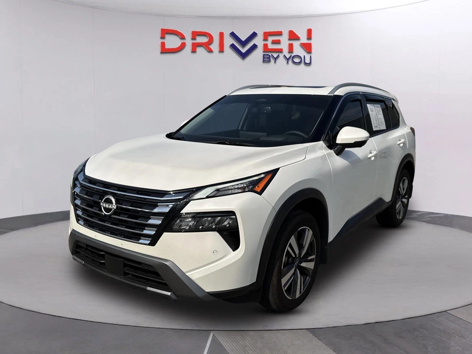 Used 2025 Everest White Pearl Nissan SL image 7
