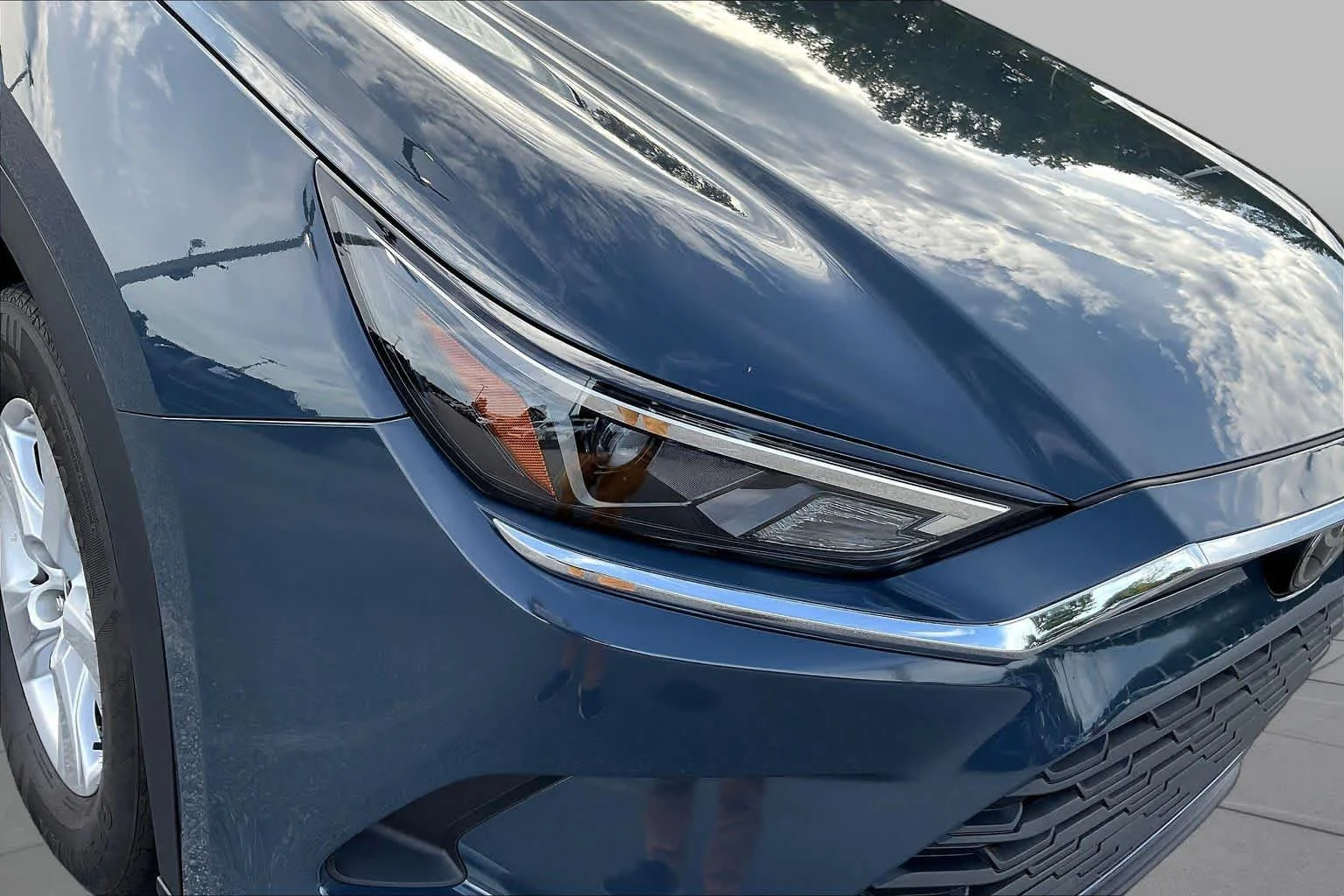 Used 2025 Storm Cloud Toyota Hybrid LE image 26