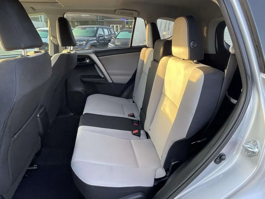 Used 2016 Silver Sky Metallic Toyota XLE image 3
