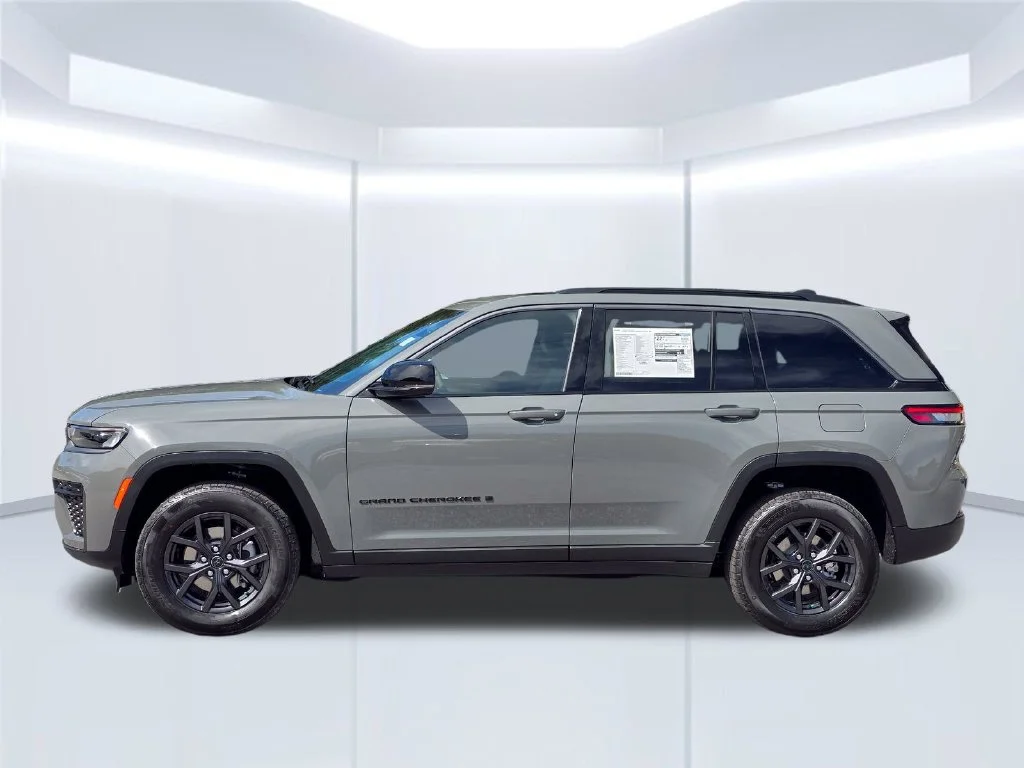 New 2027 Gray Jeep Laredo Altitude image 17