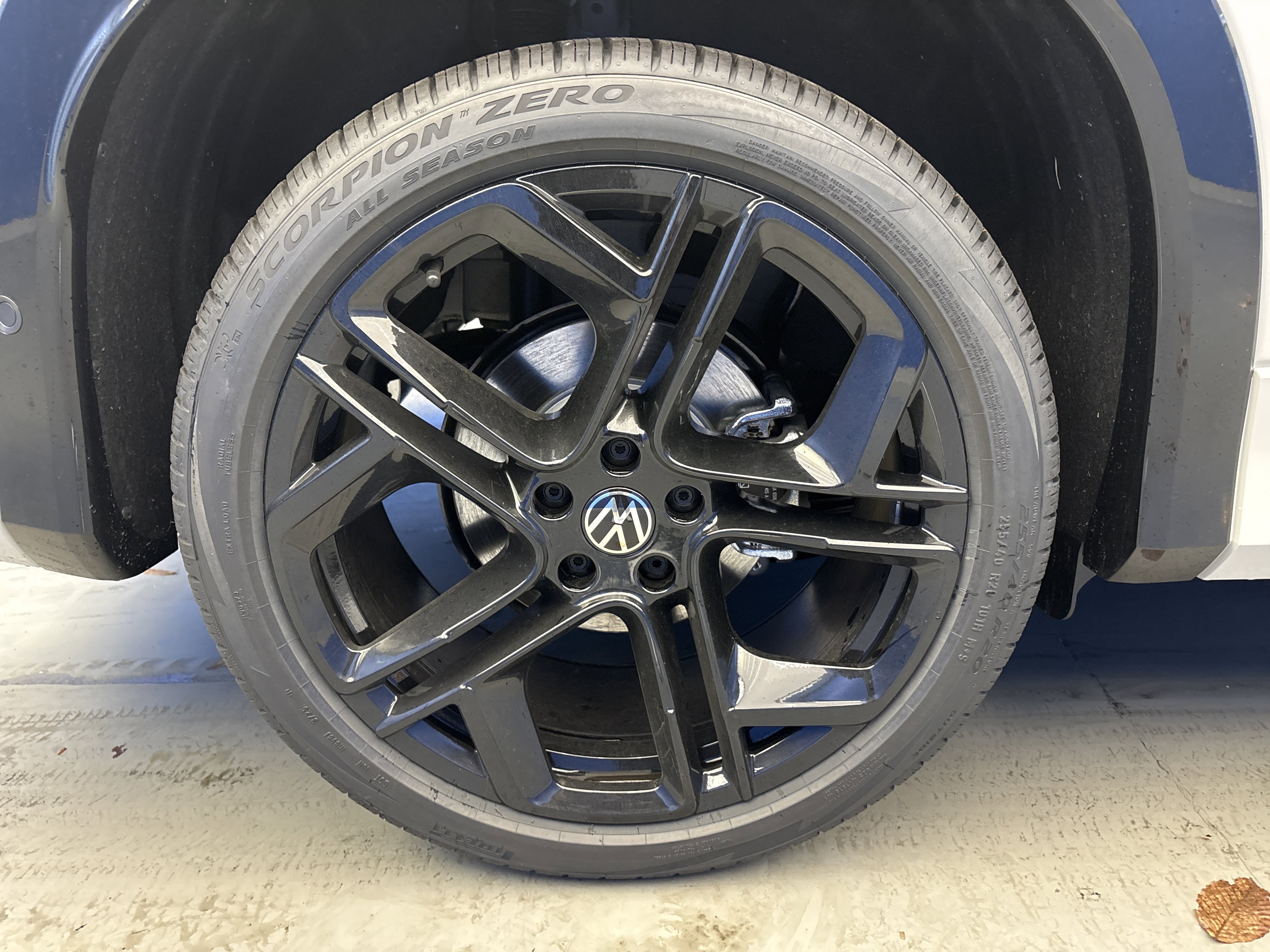 New 2026 Sandstone Volkswagen SE R-Line Black image 8