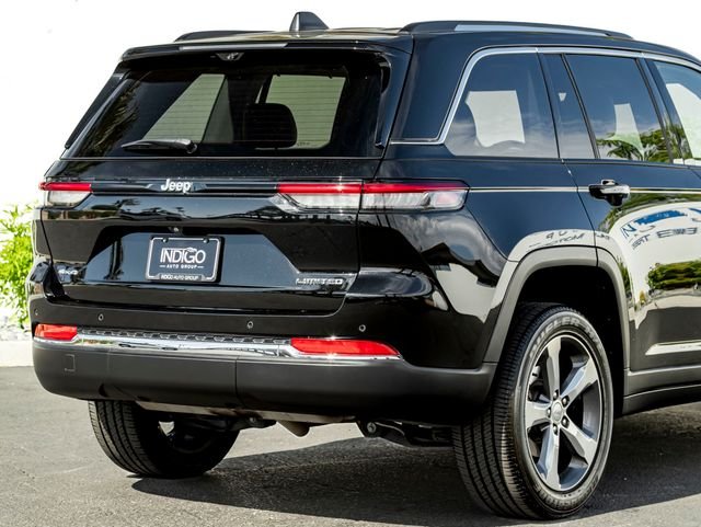 Used 2022 Diamond Black Crystal Pearlcoat Jeep Limited image 8