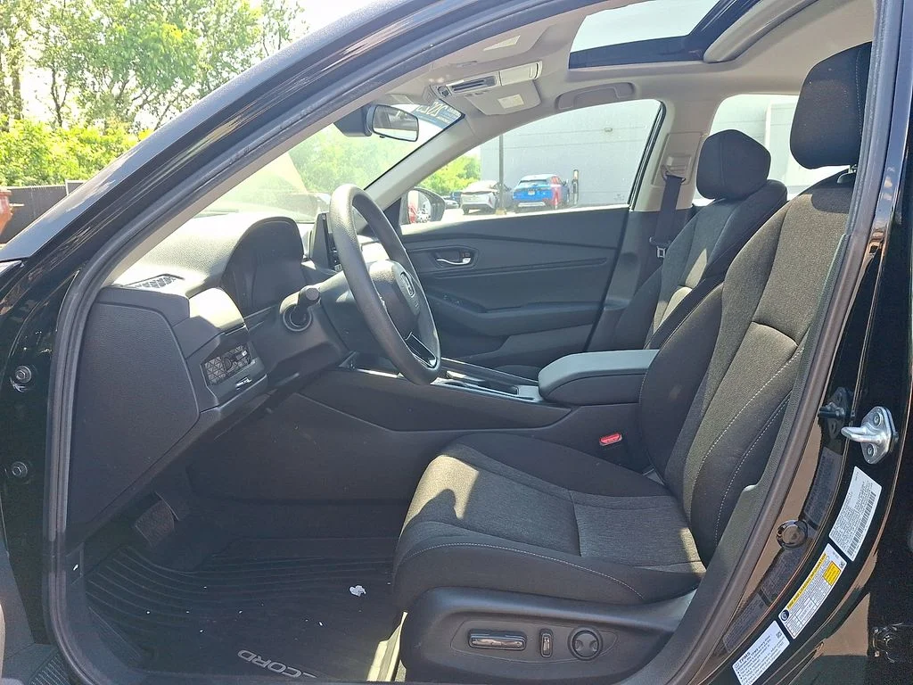 Certified Used 2025  Honda SE image 13