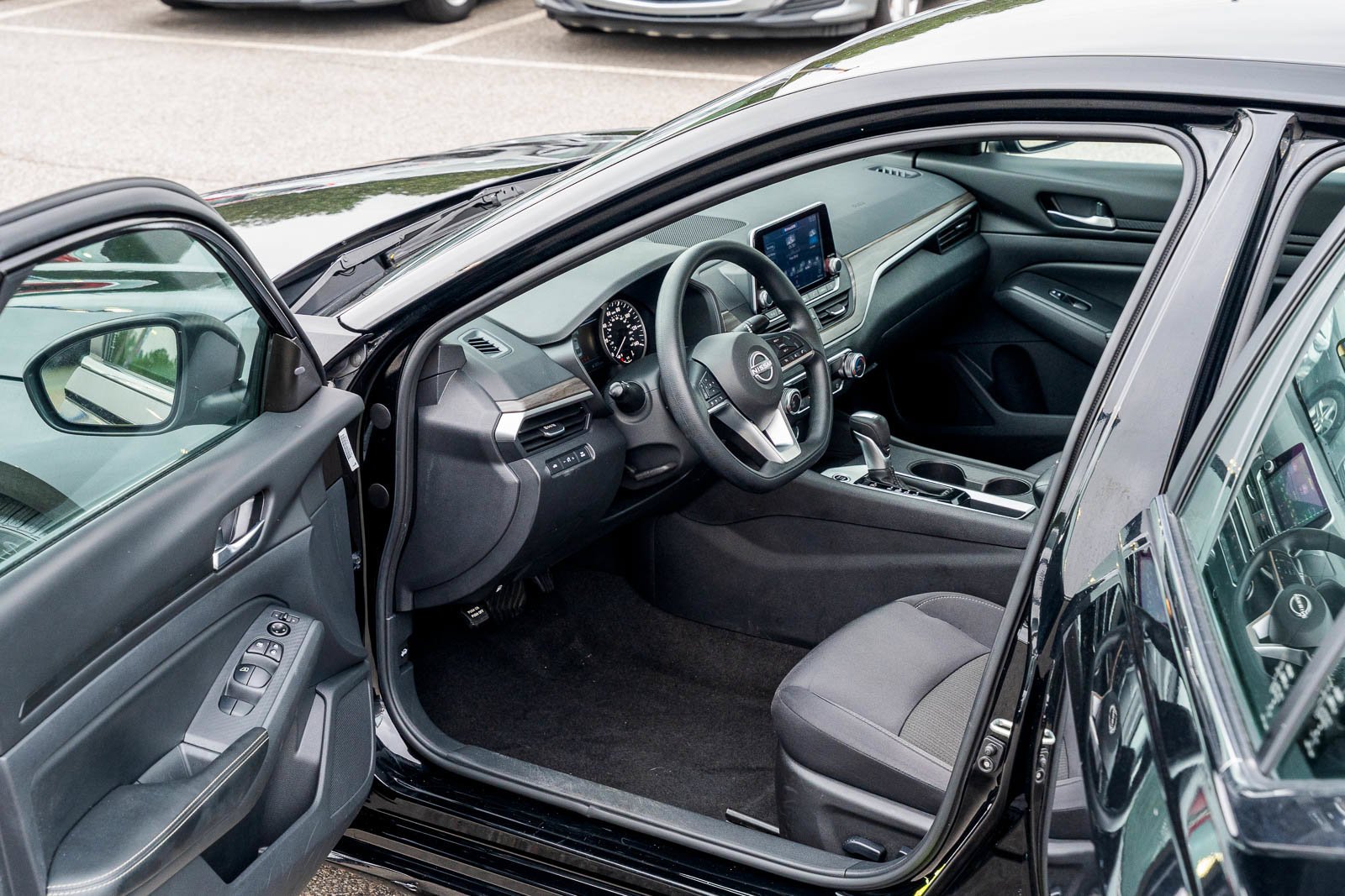 Used 2025 Black Nissan 2.5 SV image 15