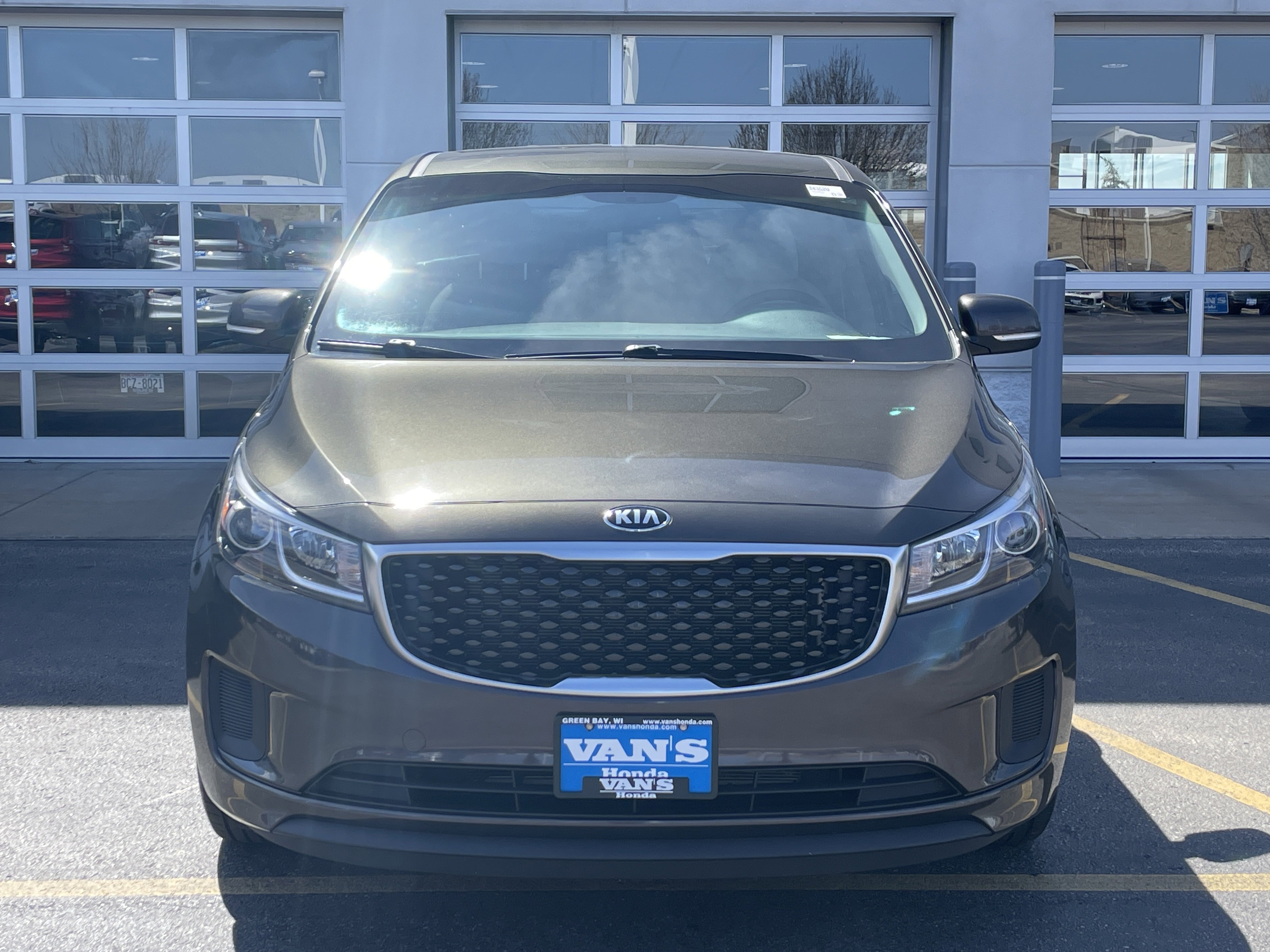 Used 2018 Kia Sedona LX with VIN KNDMB5C13J6368152 for sale in Green Bay, WI