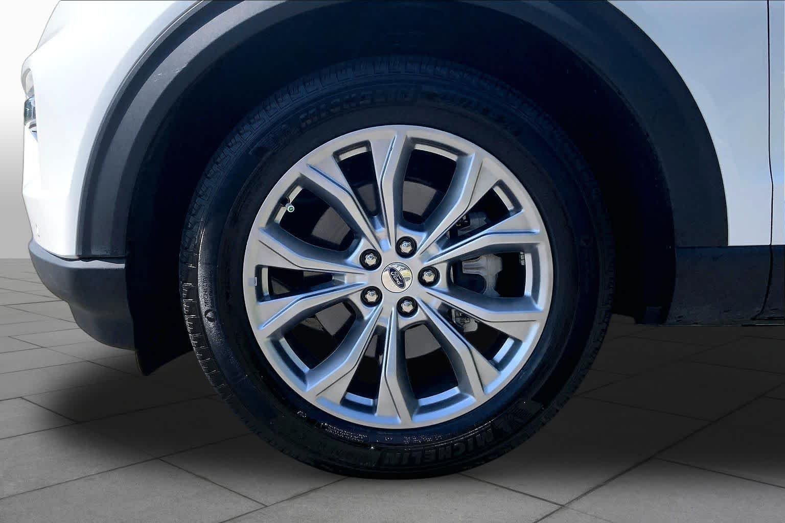 Used 2023 Star White Metallic Tri-Coat Ford XLT image 11