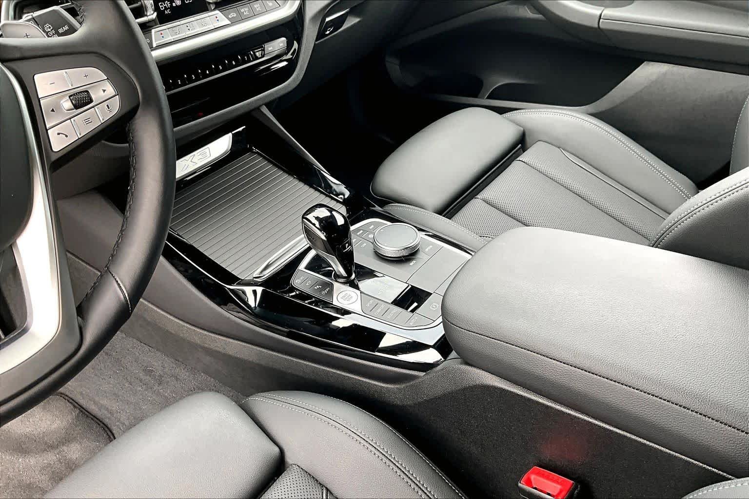 Used 2024 Skyscraper Grey Metallic BMW sDrive30i image 17