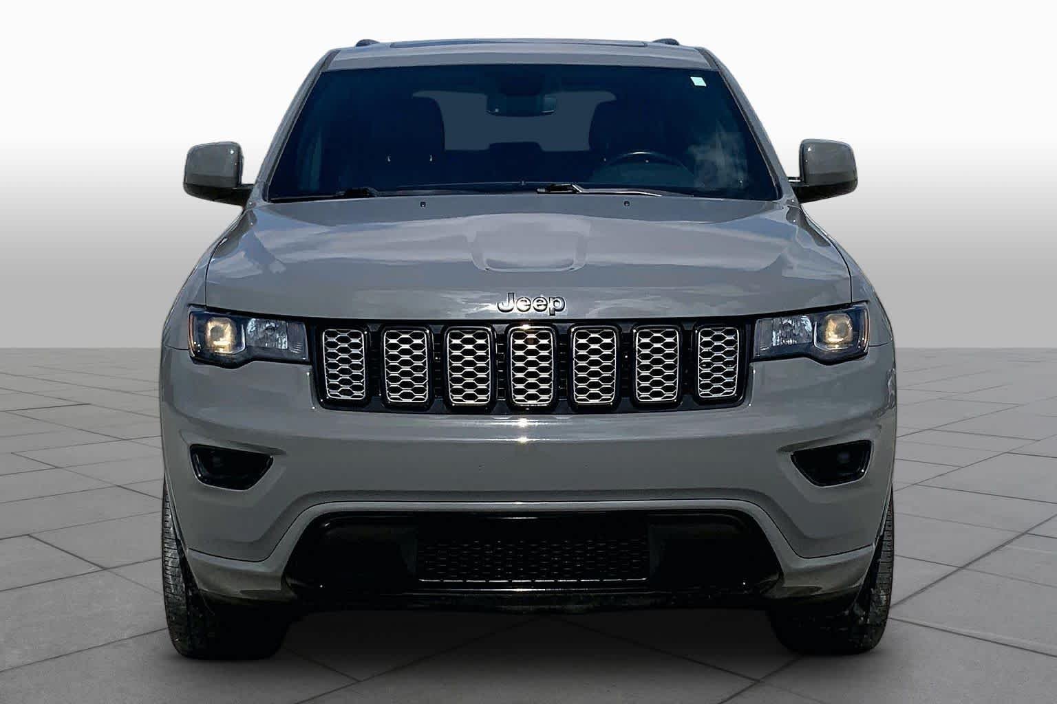 Used 2022 Sting-Gray Clearcoat Jeep Laredo X image 4