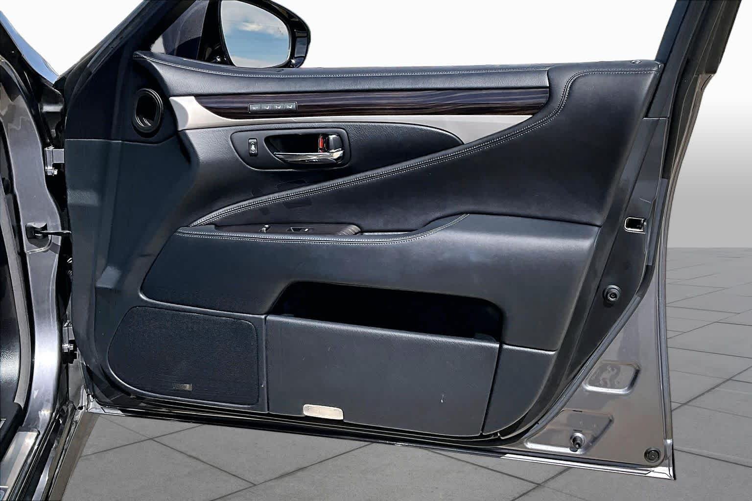 Used 2015 Nebula Gray Pearl Lexus  image 23