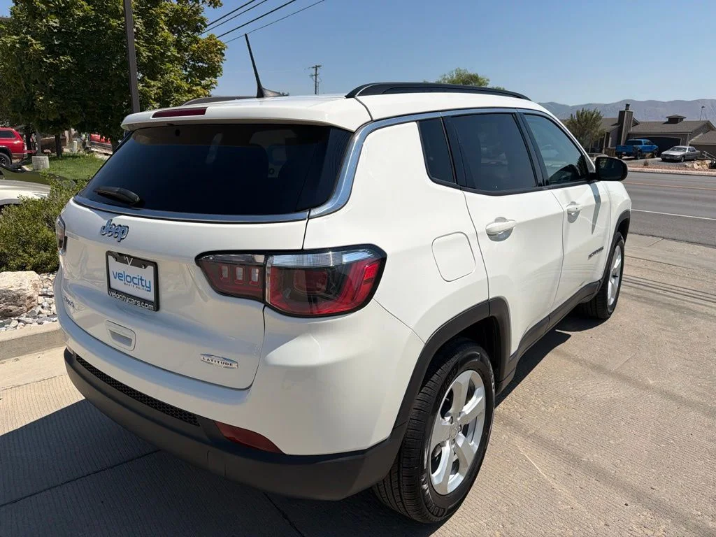 Used 2019 White Jeep Latitude image 5