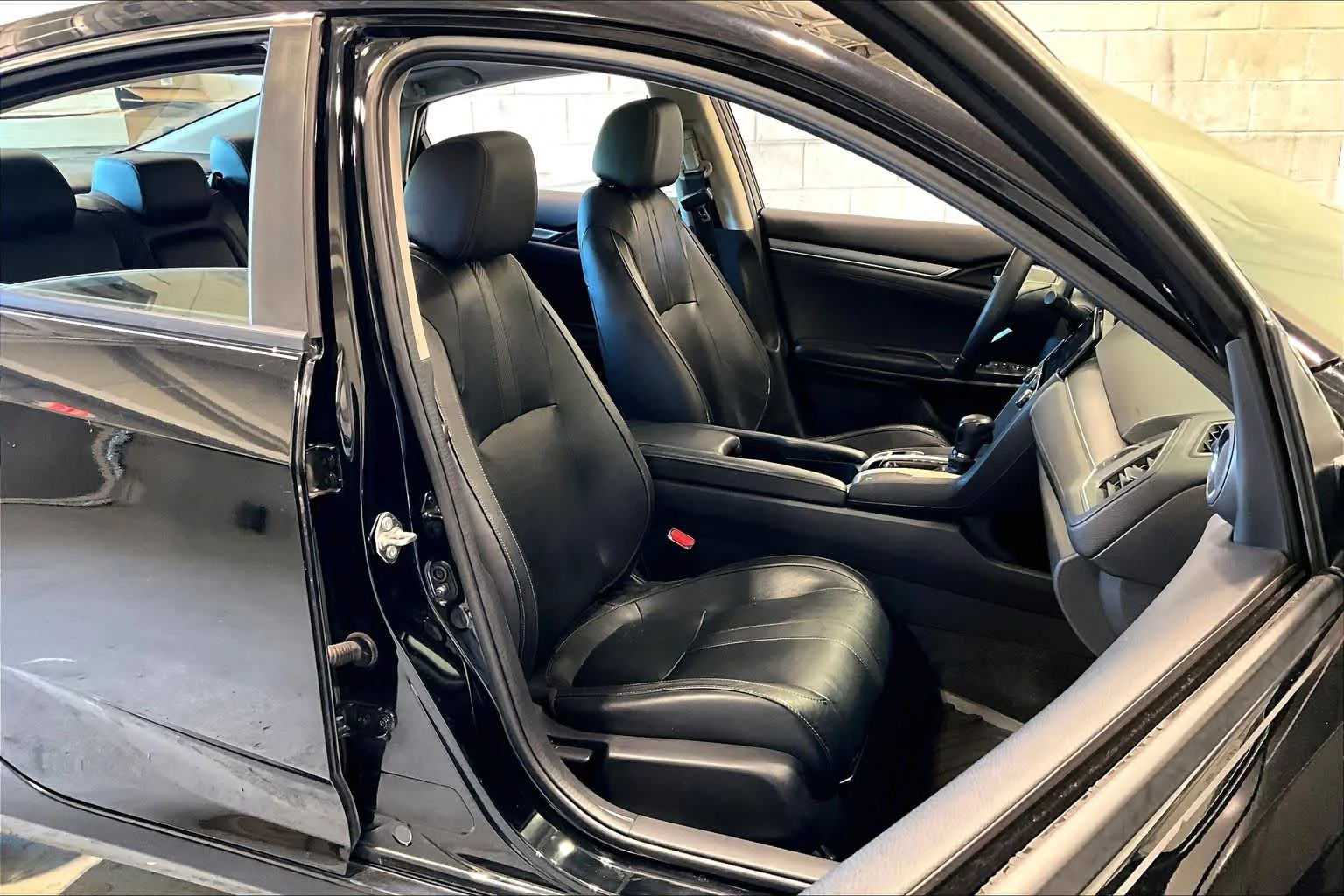 Used 2016 Crystal Black Pearl Honda EX-L image 29