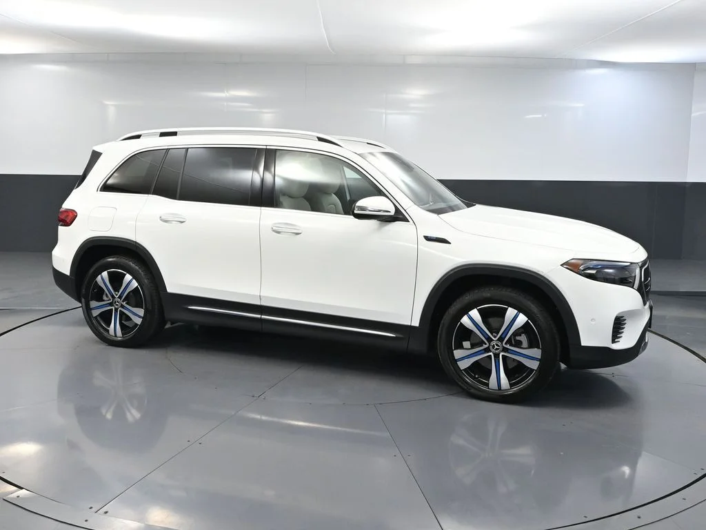 Used 2022 White Mercedes-Benz 300 image 3