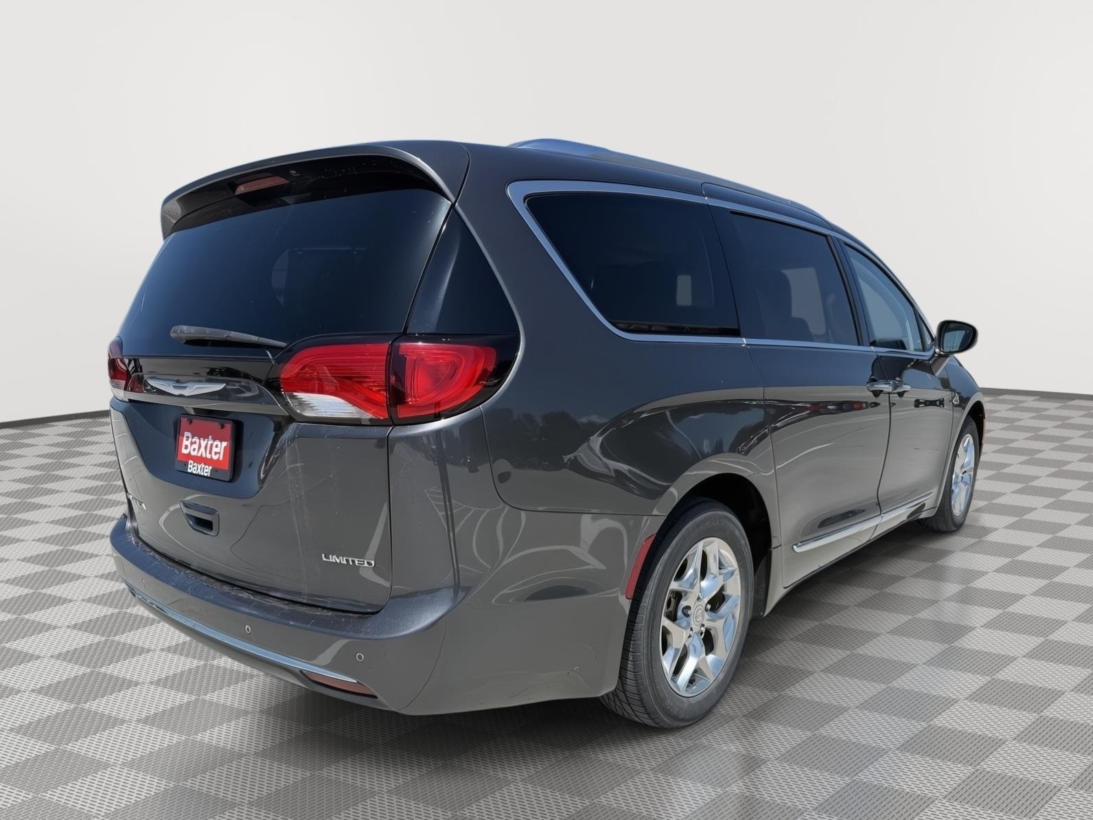 Used 2018 Granite Crystal Metallic Clearcoat Chrysler Limited image 7