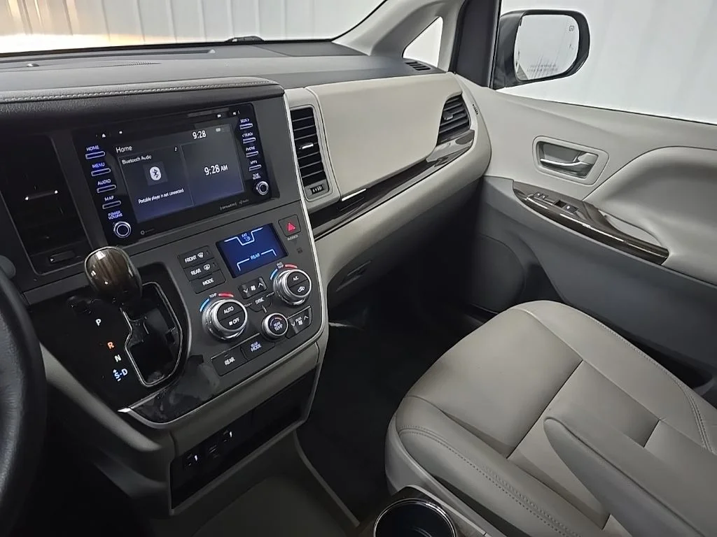 Used 2020 White Toyota XLE image 26