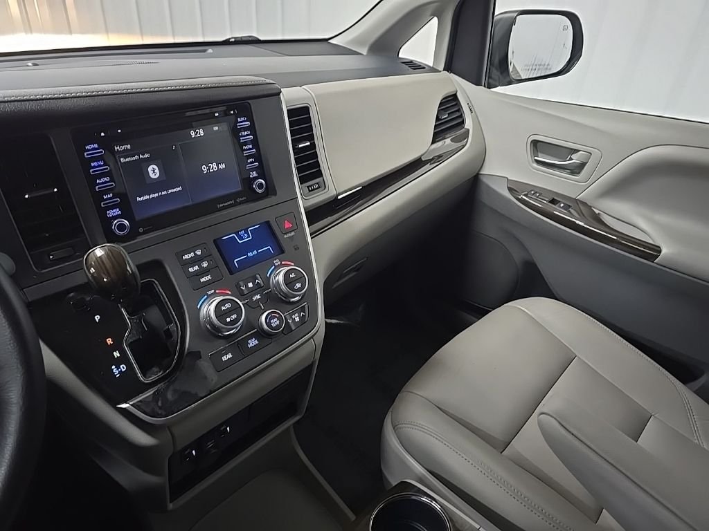 Used 2020 White Toyota XLE image 26