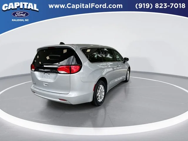 Used 2023 Silver Chrysler LX image 8