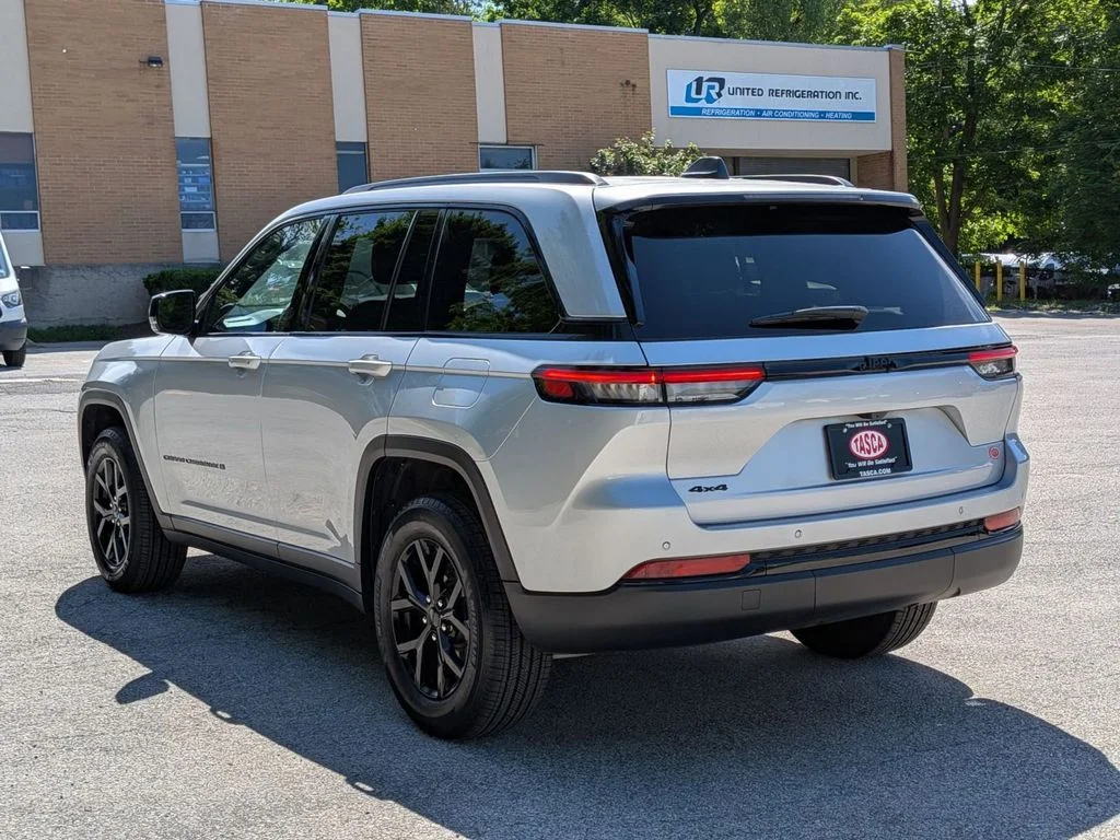 Used 2025 Silver Jeep Altitude X image 8