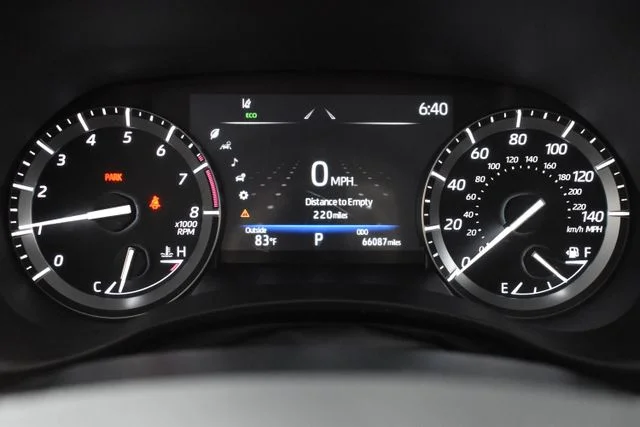 Used 2021  Toyota Platinum image 27