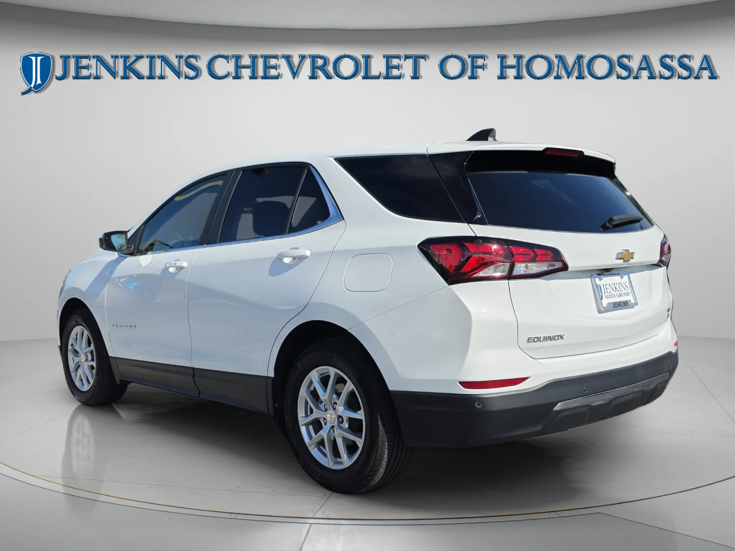Used 2024 Summit White Chevrolet LT image 7