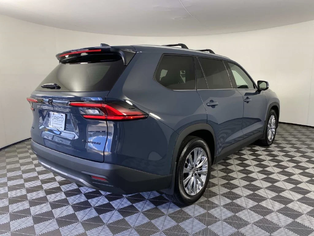 Used 2025 Cloud Toyota Platinum image 10