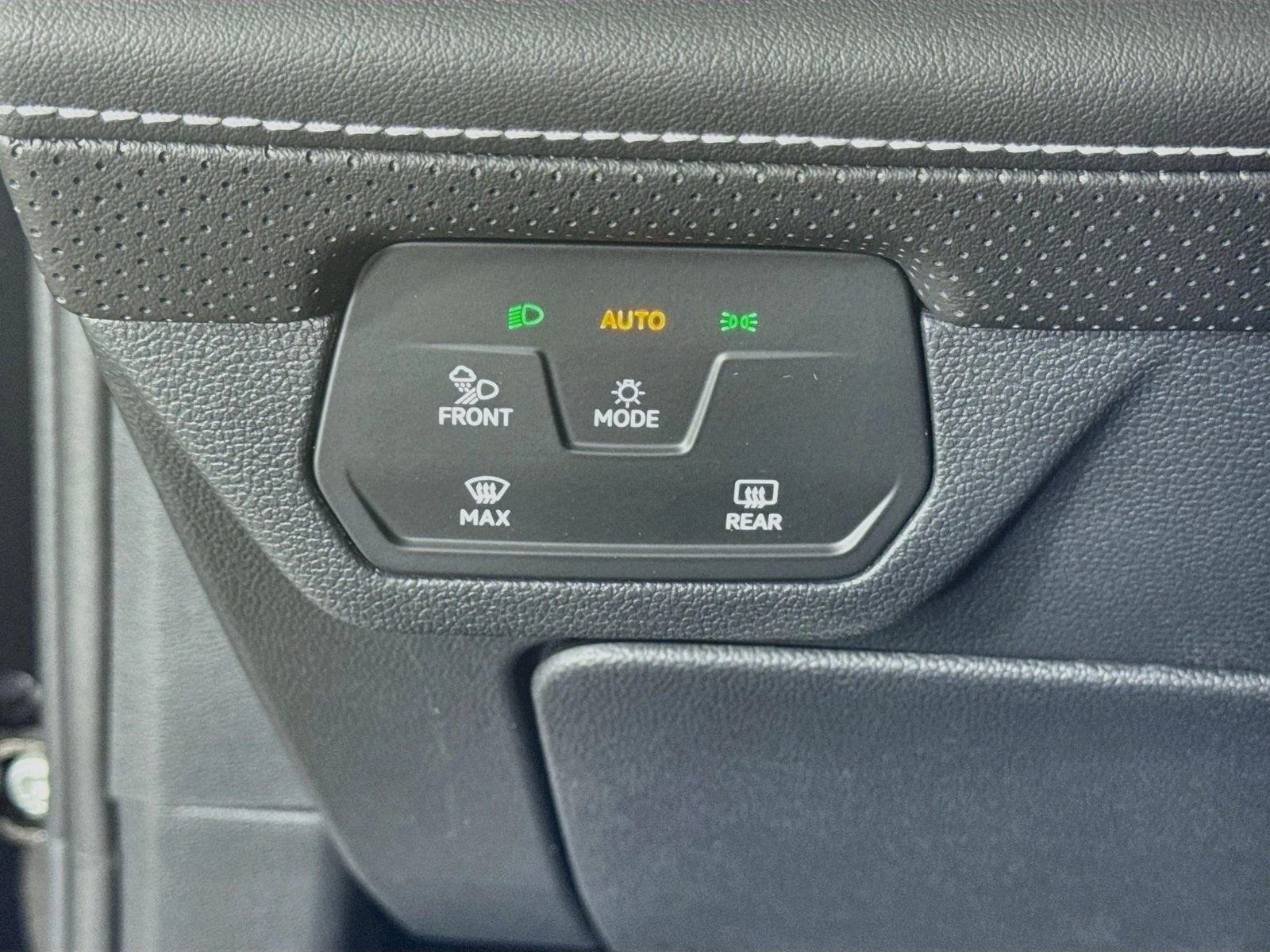 New 2026 Deep Black Pearl Volkswagen 2.0T SE w/Technology image 10
