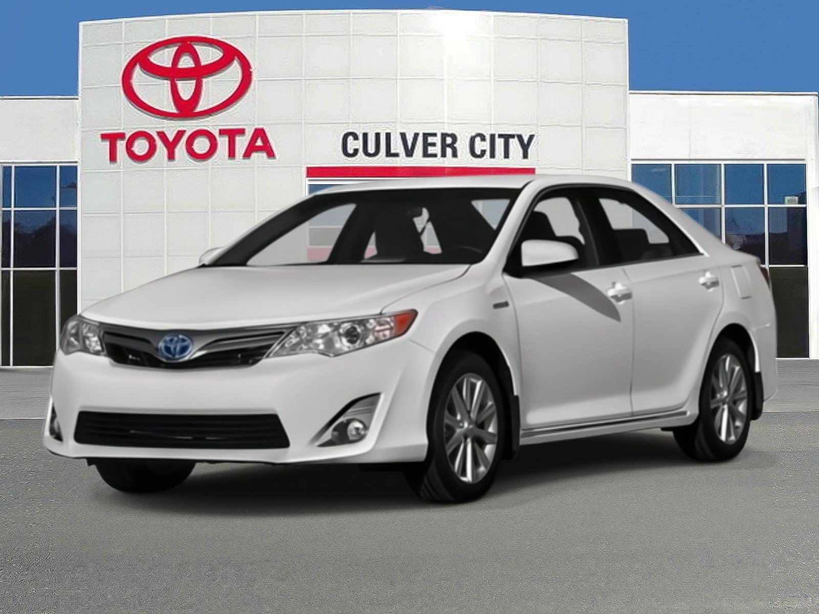 Used 2013 Beige Toyota XLE image 1