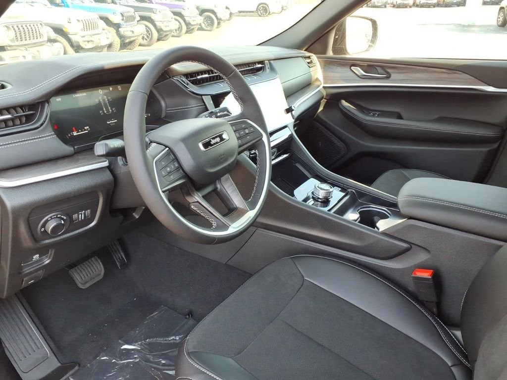 New 2027 High-Gloss Black Paint Jeep Laredo Altitude image 7