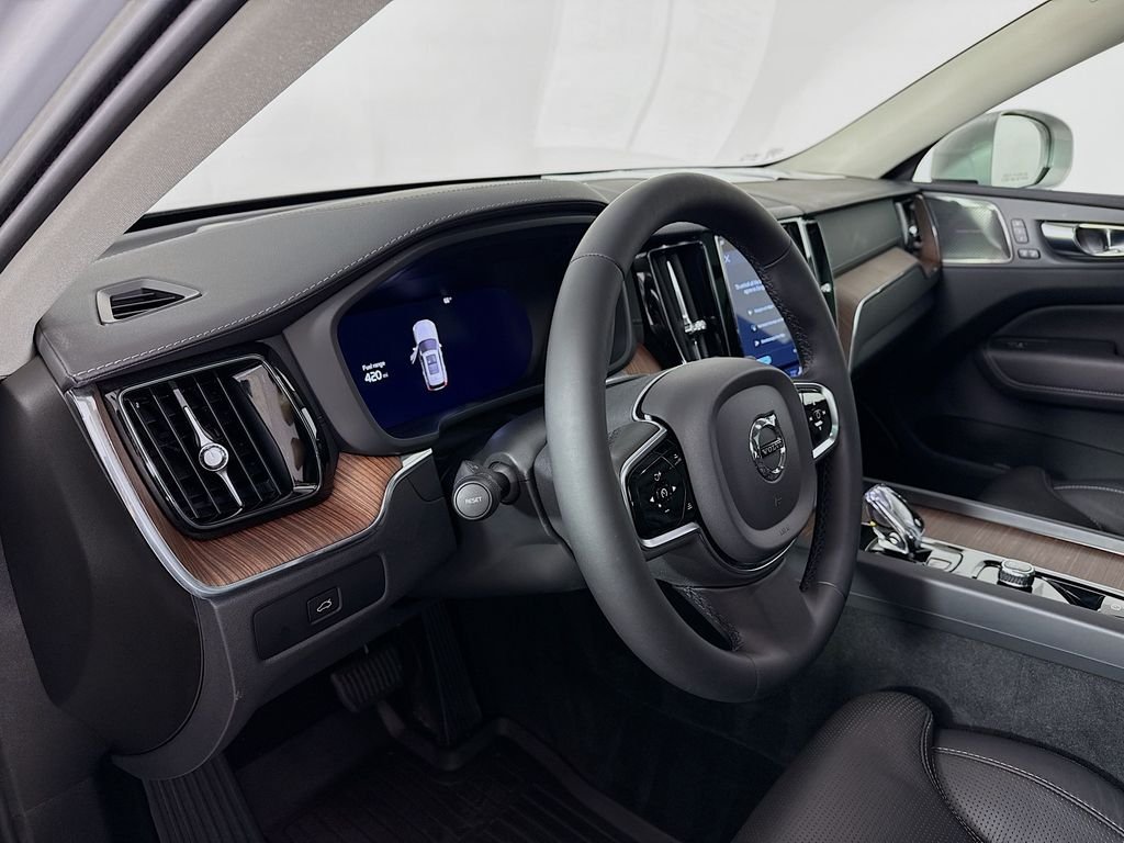 Used 2023 Silver Volvo B5 Ultimate Bright Theme image 4