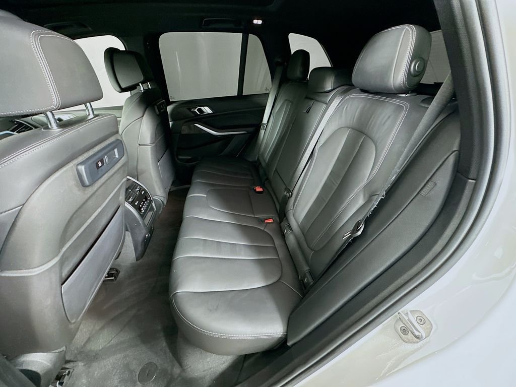 Used 2022 Mineral White Metallic BMW xDrive45e image 25