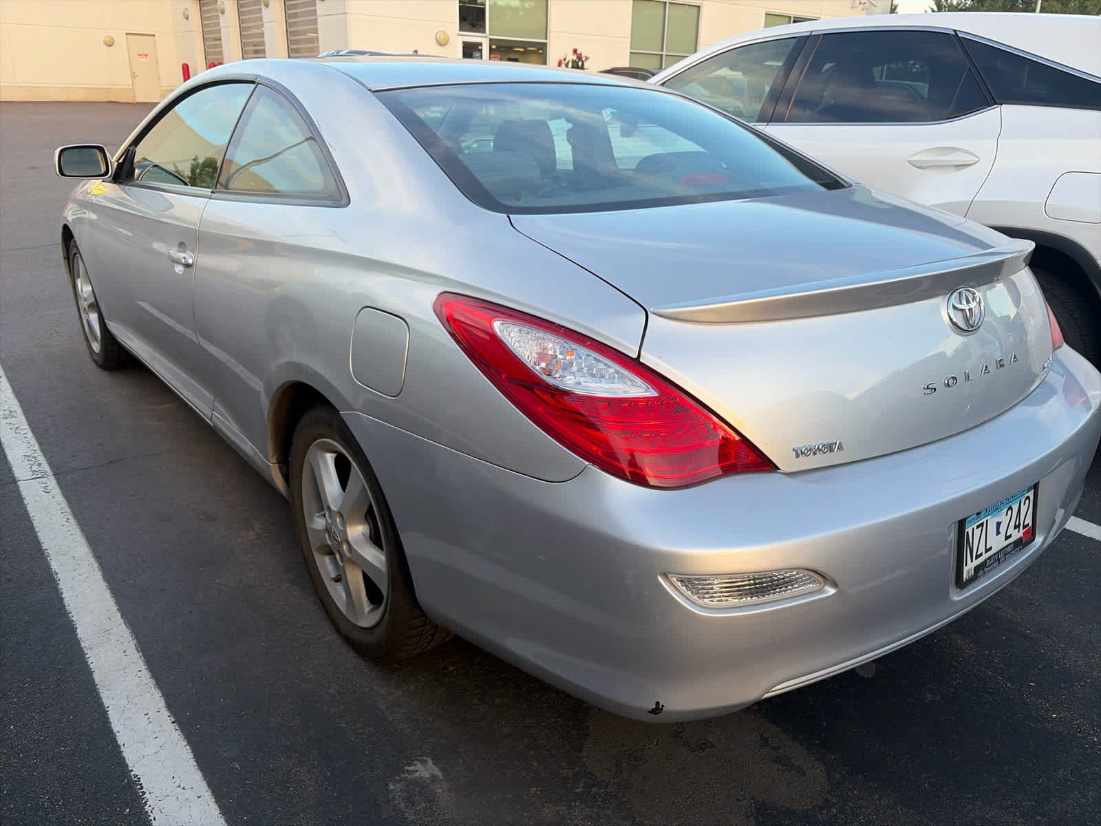 Used 2008 Classic Silver Metallic Toyota SLE image 4