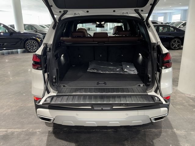 New 2026 Mineral White Metallic BMW xDrive40i image 12