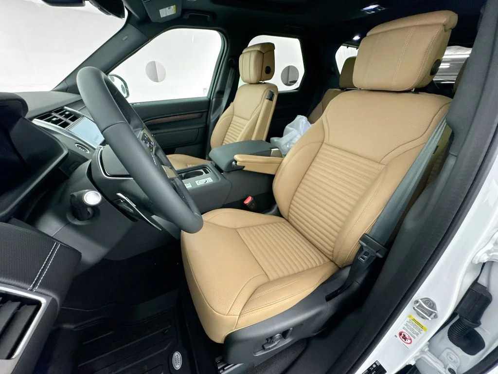 New 2026 White Land Rover Dynamic SE image 21