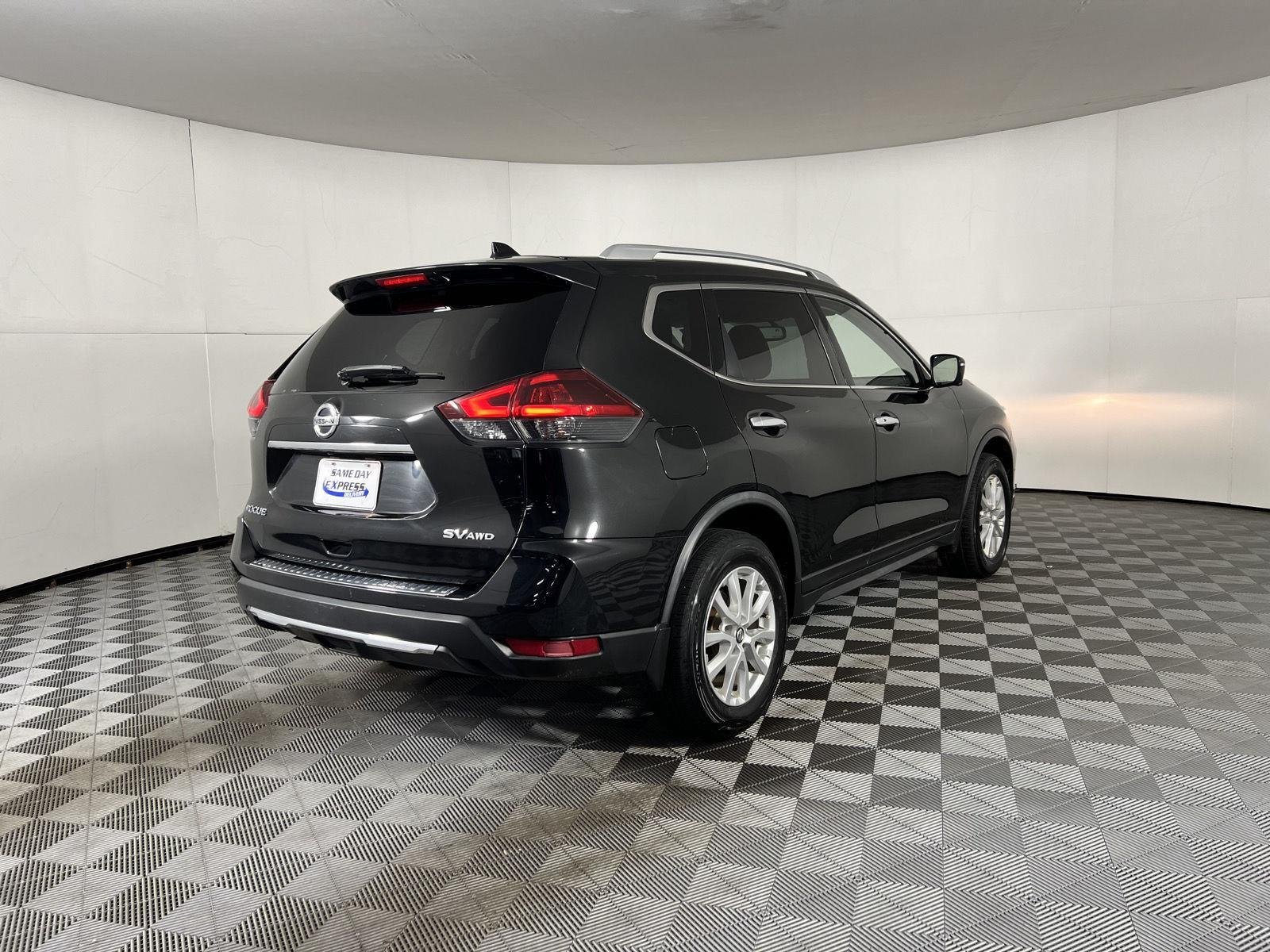 Used 2018 Black Nissan  image 9