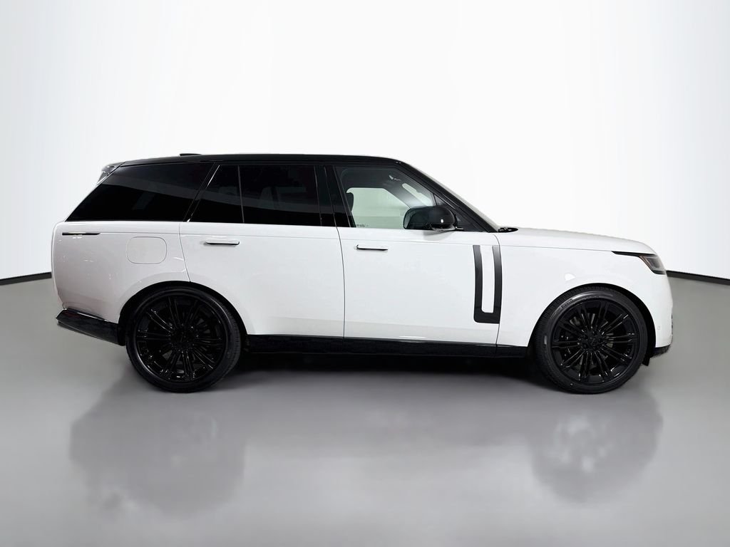 New 2026 Fuji White Land Rover SE image 4