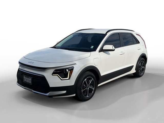 Used 2025 Snow White Pearl Kia EX image 1