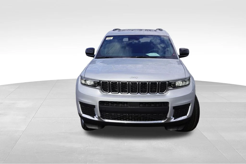 New 2026 Silver Zynith Exterior Paint Jeep Laredo image 8