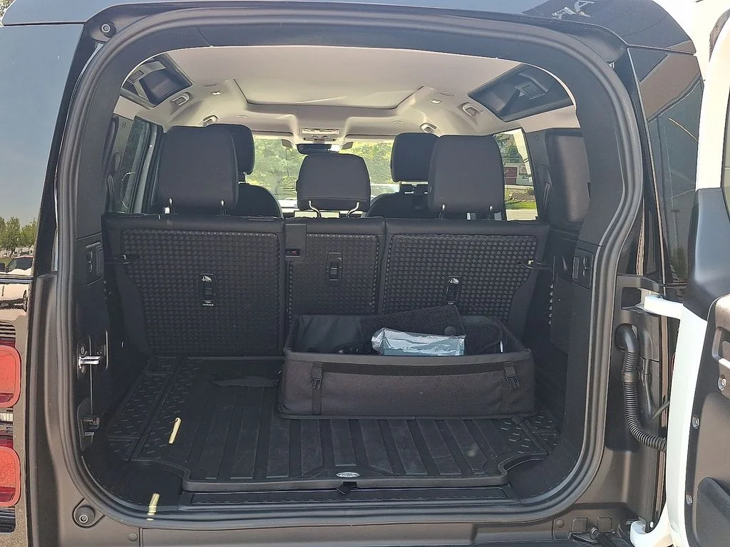 Certified Used 2025 Fuji White Land Rover S image 27