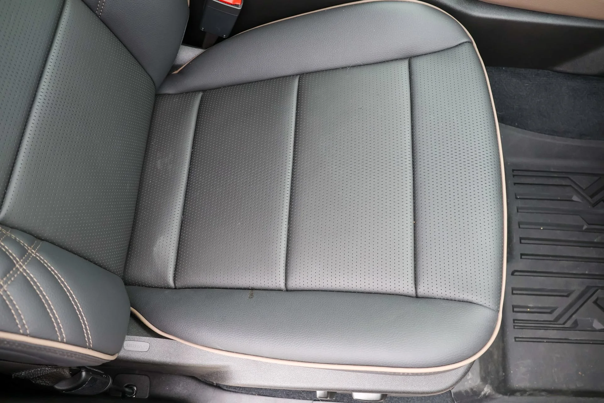 Used 2026 Summit White GMC Denali image 37