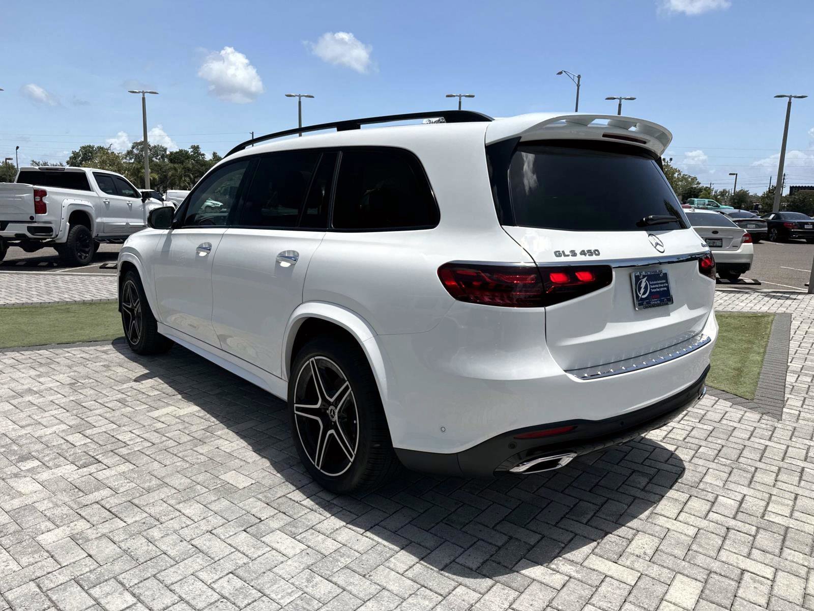 New 2026 Polar White Mercedes-Benz 450 4MATIC® SUV image 4
