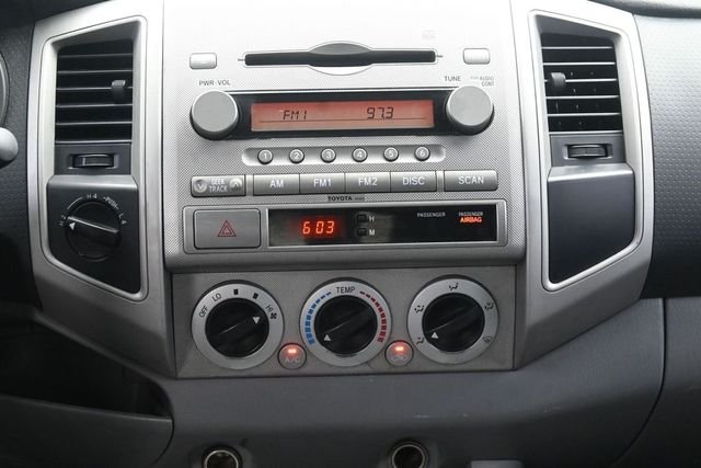 Used 2008 White Toyota Base image 20