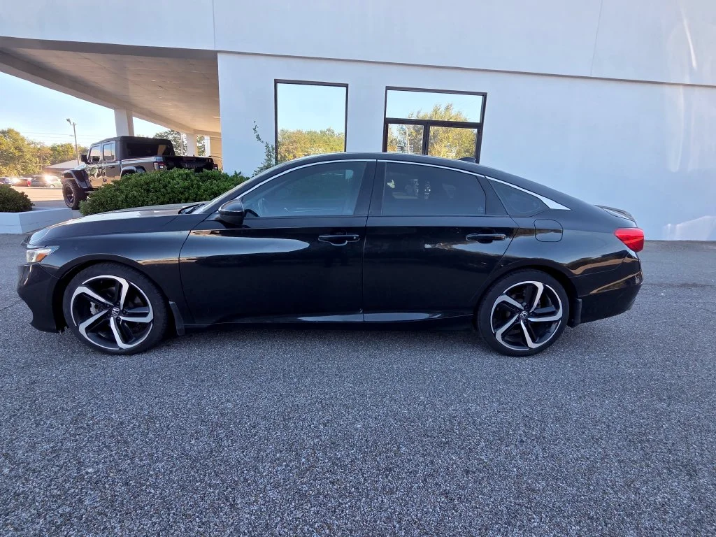 Used 2020  Honda Sport image 2