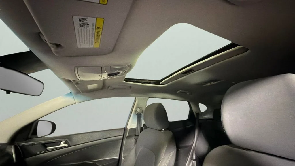Used 2019 Blue Hyundai SE image 26