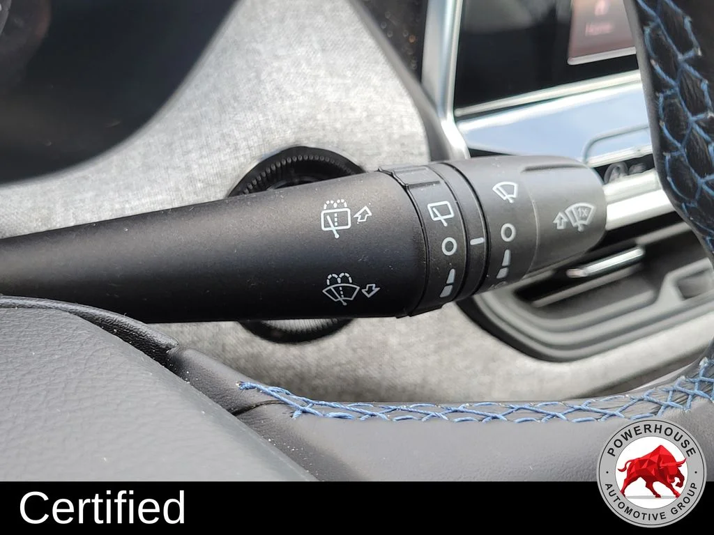 Used 2022 Silver Jeep Latitude image 32