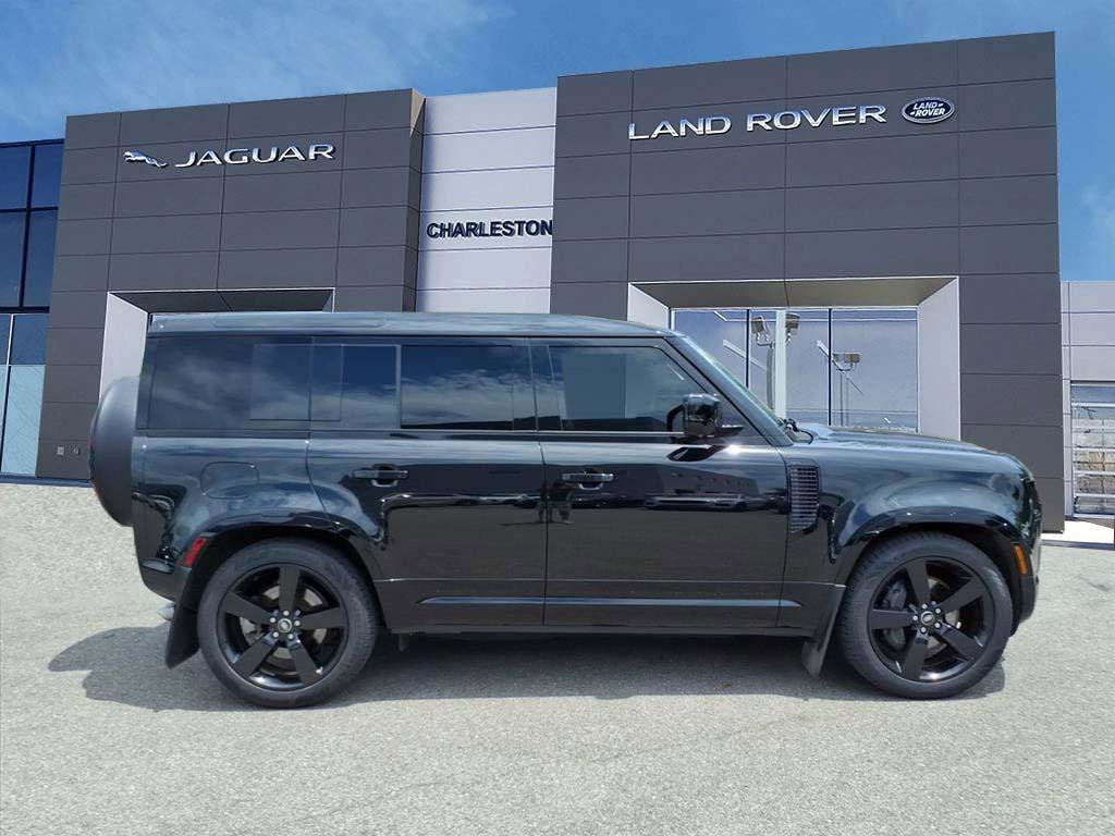 Certified Used 2025 Santorini Black Metallic Land Rover X-Dynamic SE image 2