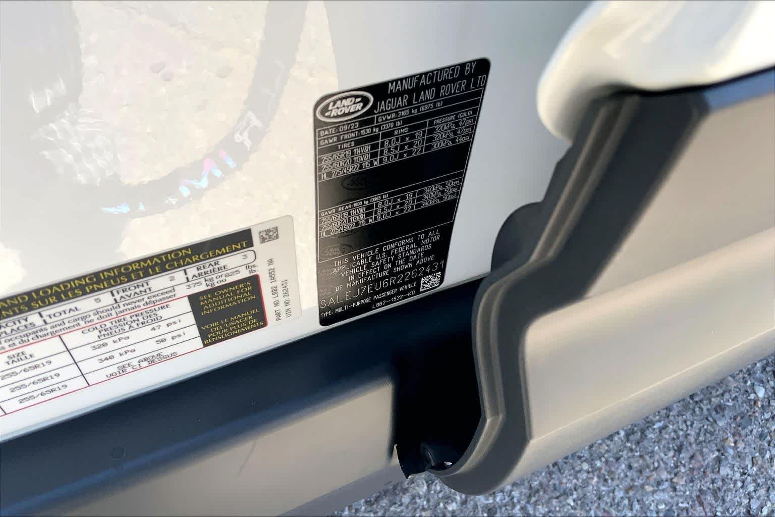 Used 2024 Fuji White Land Rover S image 34